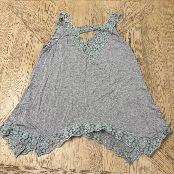 Jodifl Medium Gray Crochet Lace V-neck Handkerchief Hem Tank Top - Picture 2 of 8